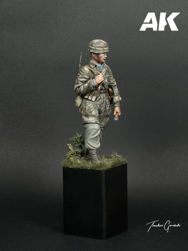 Verlinden WWII German Paratrooper 5 DSC5739 copy