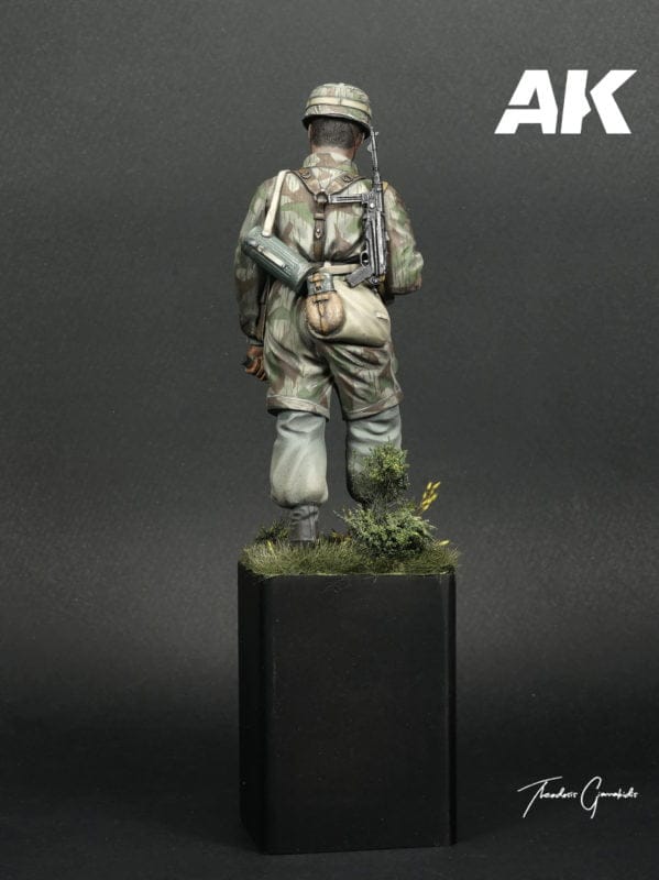 Verlinden WWII German Paratrooper 6 DSC5740 copy