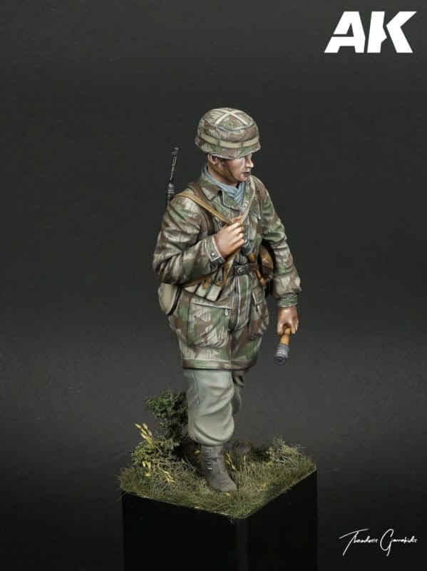 Verlinden WWII German Paratrooper 7 DSC5743 copy